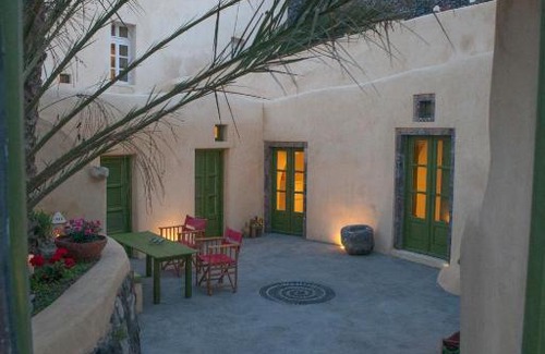 Akrotiri House | The Palm Tree Residence