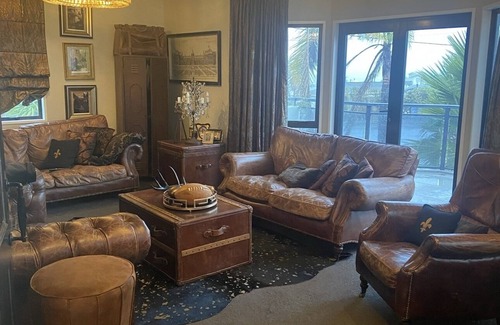 Tindalls Beach Cabin | The Palms on Tindalls retreat, beautiful coastal nproperty adjacent to 2 beaches