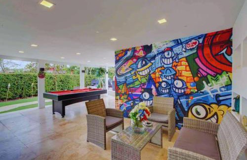 Ives Estates Villa | The Palms Villa with Cinema, Game Table, Pool, Jacuzzi , Giant Chess, 8 Beds