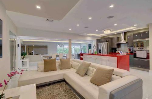 Ives Estates Villa | The Palms Villa with Cinema, Game Table, Pool, Jacuzzi , Giant Chess, 8 Beds