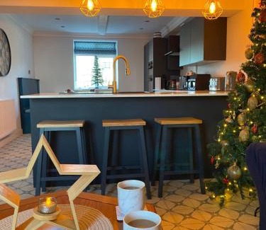 Ault Hucknall House | The Pantiles