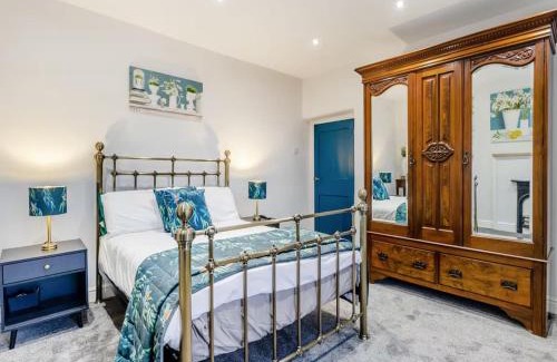 Ault Hucknall House | The Pantiles