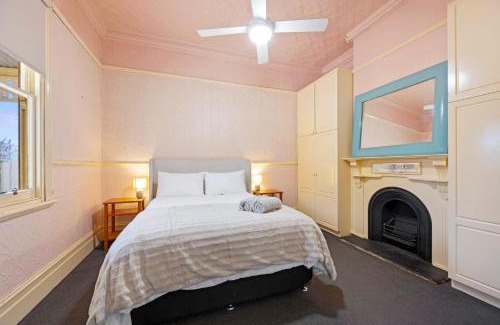 Mansfield House | The Parade - Mansfield - Sleeps 8