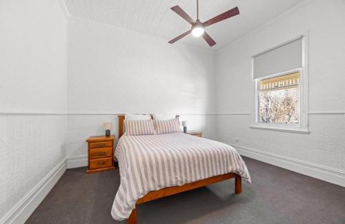 Mansfield House | The Parade - Mansfield - Sleeps 8