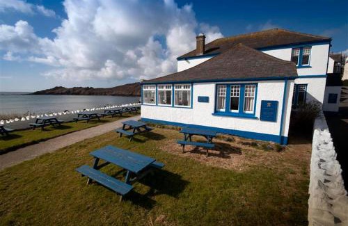 Coverack Bed & Breakfast | The Paris Hotel