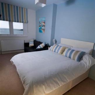 Coverack Bed & Breakfast | The Paris Hotel