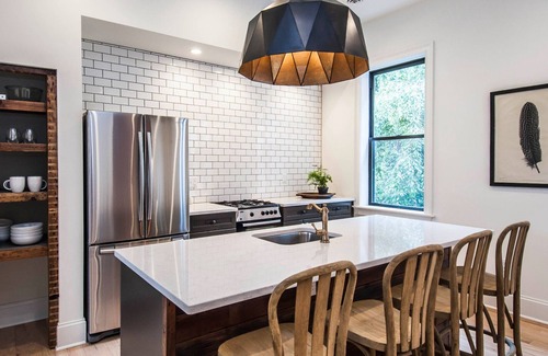 Allegheny-West Apartment | The Paris of Appalachia- walk to stadiums & downtown