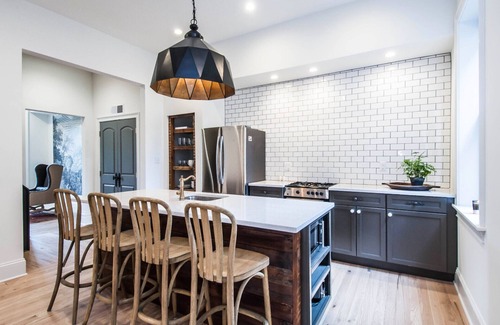 Allegheny-West Apartment | The Paris of Appalachia- walk to stadiums & downtown