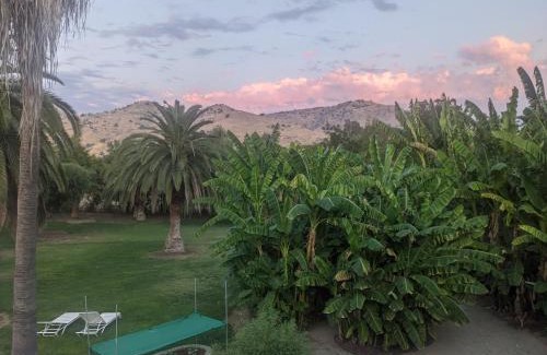 Lemon Cove Bed & Breakfast | The Parks Inn