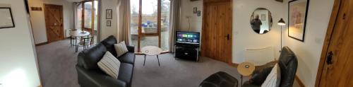 Albrighton Apartment | The Parlour - Self-Catering at Boningale Manor