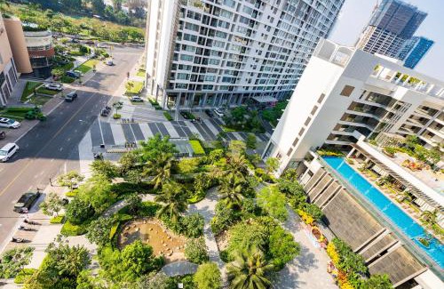 Tan Thuan Dong Apartment | The Peak Midtown Serviced Apartment - Free Car for transportation