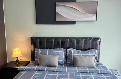 Chamkar Mon Apartment | The PeAk Residence, Multi-Apartment by Emma