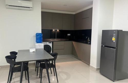 Chamkar Mon Apartment | The PeAk Residence, Multi-Apartment by Emma