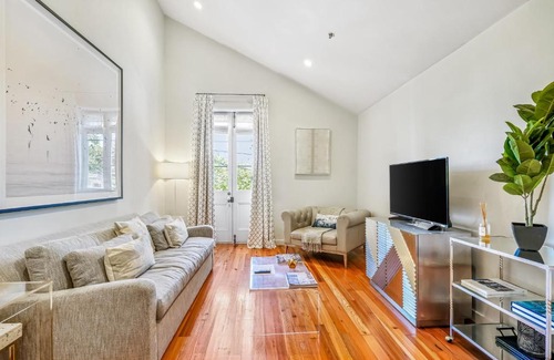 Irish Channel Hotel | The Pearl
