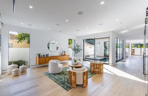 Venice House | The Penmar Retreat - Luxurious resort-style oasis
