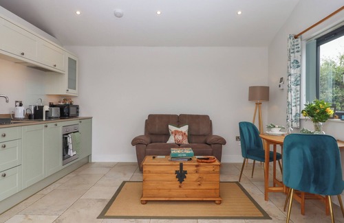 Tiverton Cottage | THE PENNYMOOR, romantic, with hot tub in Tiverton