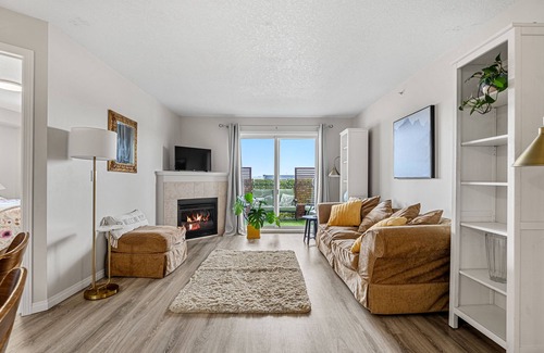 Okotoks Apartment | The Penthouse Private Balcony Fire Pit & BBQ