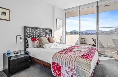 Wollongong CBD Apartment | The Perch - Gorgeous 3 Bedroom Penthouse