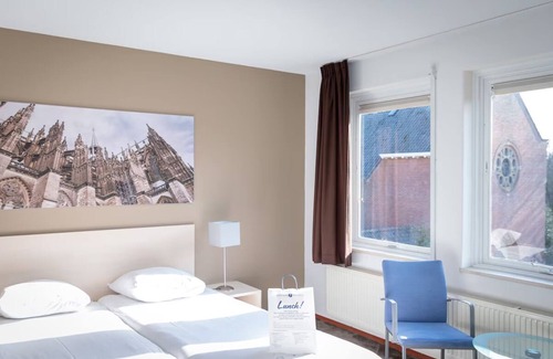 Deurne Hotel | The Perfect Balance of Forest Peace and Historic Charm! Onsite Dining!