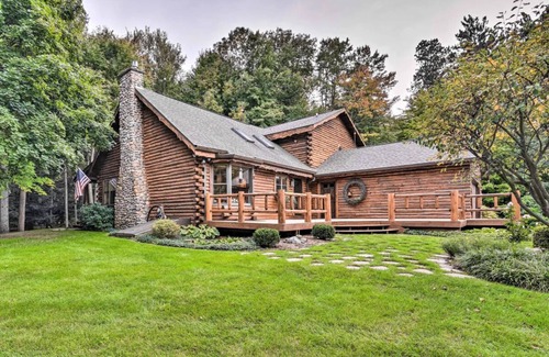 Caro Cabin | The perfect den surrounded by natures beauty to enjoy with your loved ones!