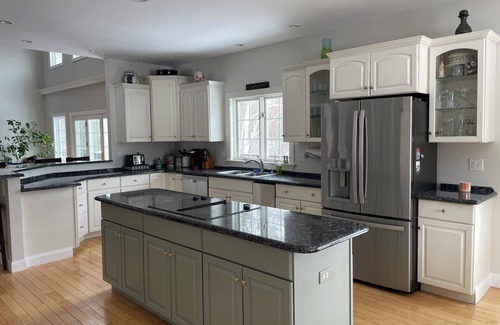 Montpelier House | The perfect family getaway with stunning views, large deck and hot tub
