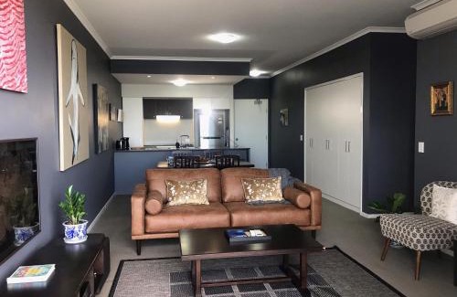 Gladstone Apartment | The Perfect Host @ Curtis Apartments