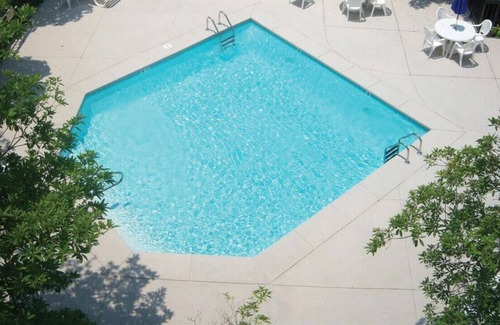 Meridian House | The Perfect Spot to Rest near Bonita Lakes Mall!-S