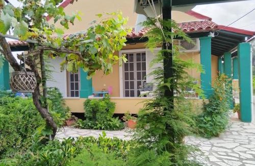Perivolion House | The Pergola Cottage.Feel the local vibes!