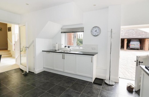 Droitwich House | The Perry Shed