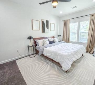 Southeast Houston House | The Pershing Pad is at a Central location 3BR Sleeps 10