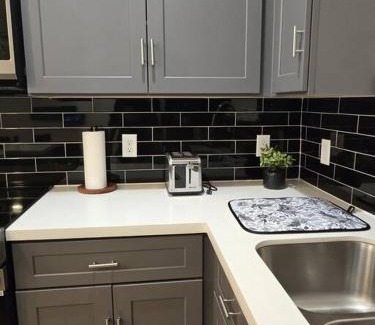 Southeast Houston House | The Pershing Pad is at a Central location 3BR Sleeps 10