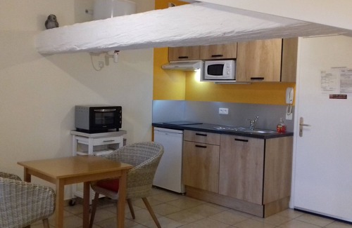 Aiguihe Apartment | The Petit Séguret at the foot of the Rocher d'Aiguilhe