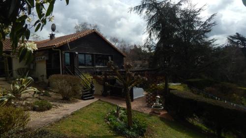 L'Isle-Jourdain Ski Chalet | The Petite Chalet Chambre d'hôtes