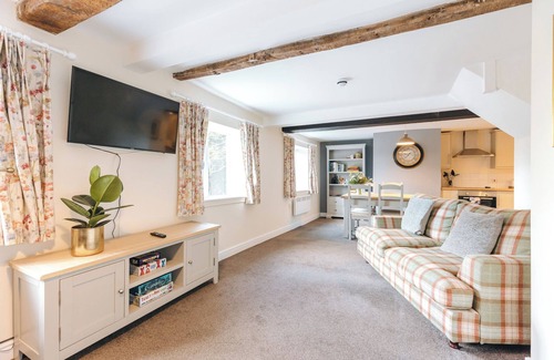 Neenton Cottage | THE PHEASANT APARTMENT, pet friendly, with a garden in Neenton