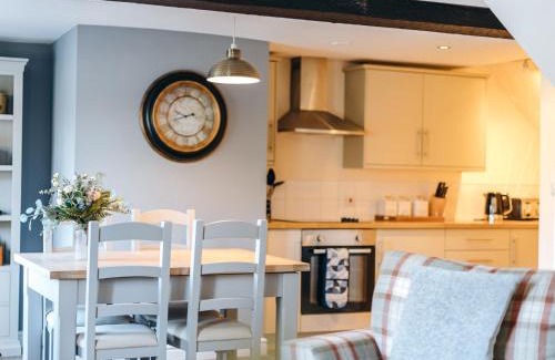 Neenton Apartment | The Pheasant Apartment