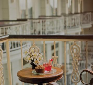 Central Yogyakarta Hotel | The Phoenix Hotel Yogyakarta - Handwritten Collection