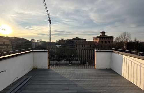 Mirandola House | The Pico Rooms 2- Private patio, bathroom&WiFi
