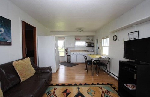 Leeds and the Thousand Islands Resort | The Pines Housekeeping Cottage - Gananoque - Cottage 2