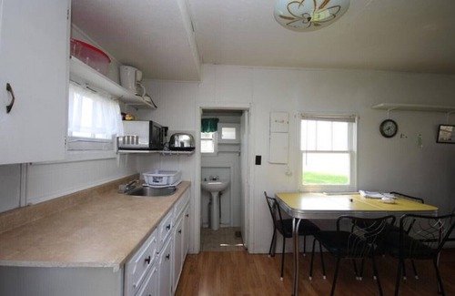 Leeds and the Thousand Islands Resort | The Pines Housekeeping Cottage - Gananoque - Cottage 1