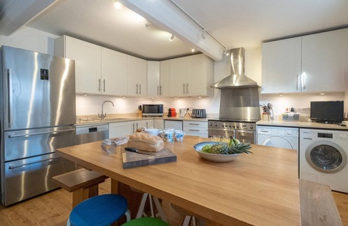 Aldeburgh Cottage | The Pink House, Aldeburgh - sleeps 10 guests in 5 bedrooms