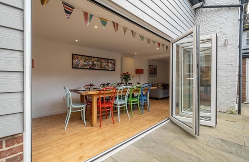 Aldeburgh Cottage | The Pink House, Aldeburgh - sleeps 10 guests in 5 bedrooms