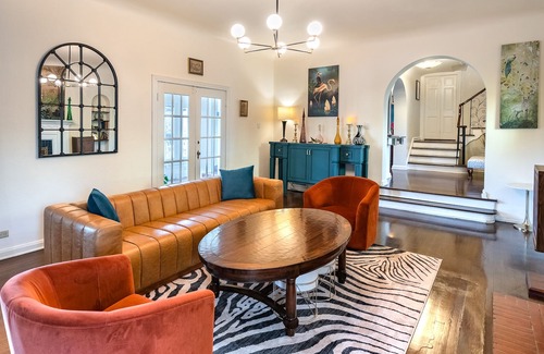 Jefferson House | The Pink Palace - A Historic Oasis - King Beds - Centrally Located