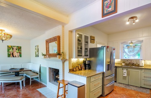 Jefferson House | The Pink Palace - A Historic Oasis - King Beds - Centrally Located