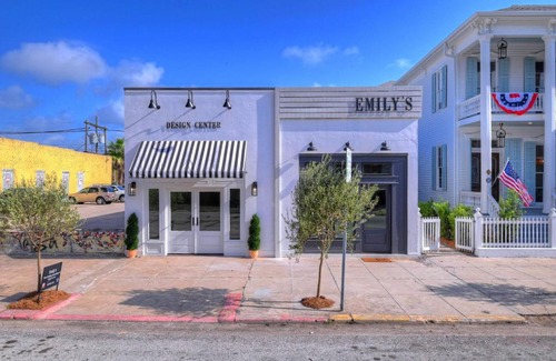 Galveston Hotel | The Pink Room at Emily's On The Island