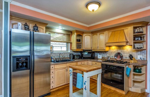 Green Hill House | The Place Between The Lakes/4 BDR, 4 Beds. Non-Smoking Property Inside & Out.
