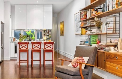 South Melbourne Apartment | The Place! On Clarendon Place. Position Perfect.