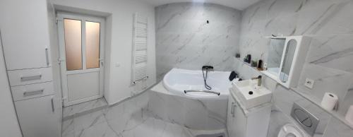 Lupeni Apartment | The Place To Relax