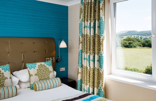 Pentrefelin Hotel | The Plough Rhosmaen