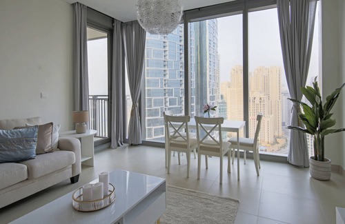 Dubai Marina Apartment | The Plush Homes - Deluxe Apartment with Sea View in Marina/JBR