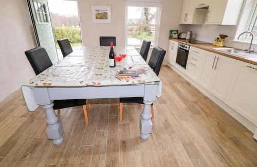 Lisnagunogue House | The Poets Cottage